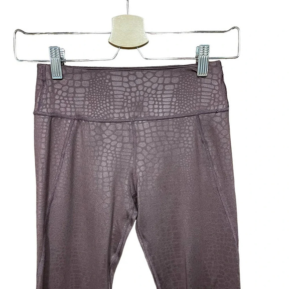 Sweaty Betty All Day‎ Embossed Crocodile 7/8 Leggings Maroon Red Size XS - Picture 2 of 9